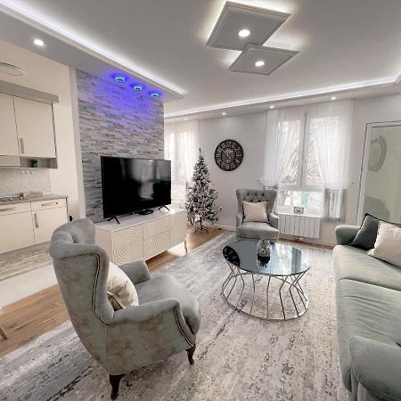 Fontana Apartmani Free Parking Tuzla Exterior photo